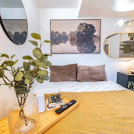 Apartment In Heart Of *