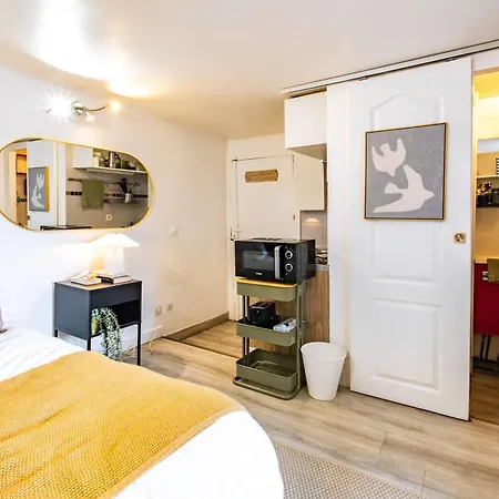 In Heart Of Apartment