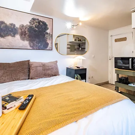 Apartment In Heart Of Paris